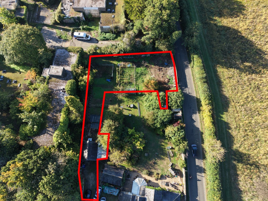 Lot: 67 - SITE WITH PLANNING FOR DETACHED HOUSE - Site with planning - Approx boundary
